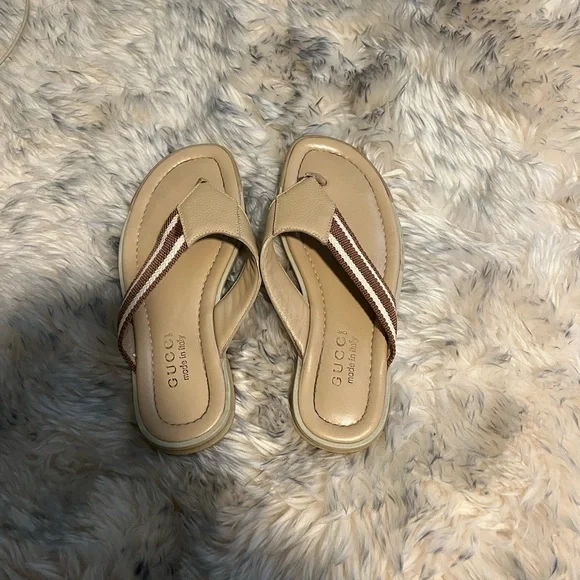 Gucci | Shoes | Never Worn Womens Gucci Flip Flops | Poshmark display picture 2